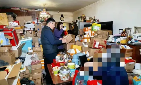 Mất con gái, cụ bà 80 tuổi lao vào mua sắm online, ngày nào cũng “chốt đơn” liên tục, đến khi nhà không còn lối đi thì mới giật mình nhìn lại