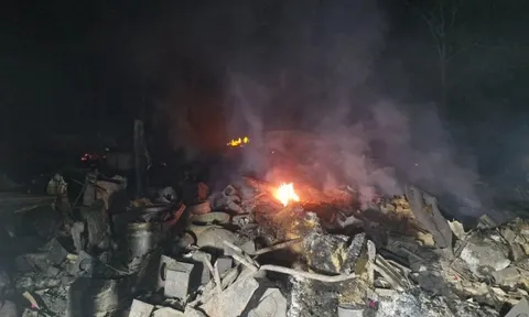 Địa hình cách trở khiến lực lượng cứu hỏa không thể đến kịp, cụ ông tử vong thương tâm trong căn nhà cháy dữ dội