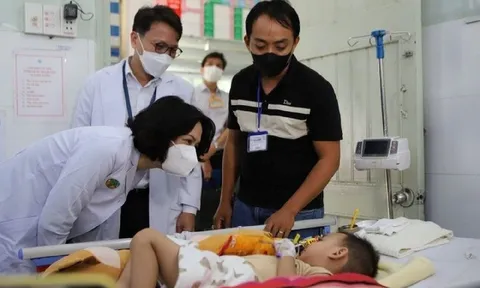 Cảnh báo: Virus mới khiến trẻ mắc tay chân miệng chuyển nặng, trẻ có những biểu hiện này cần đưa đến cơ sở y tế ngay lập tức