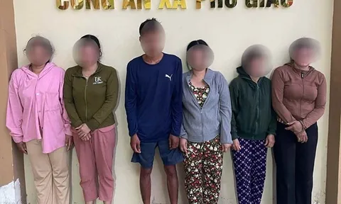 Công an đột kích xới bạc, tạm giữ nhiều phụ nữ đánh bài thắng thua bằng tiền ở TPHCM