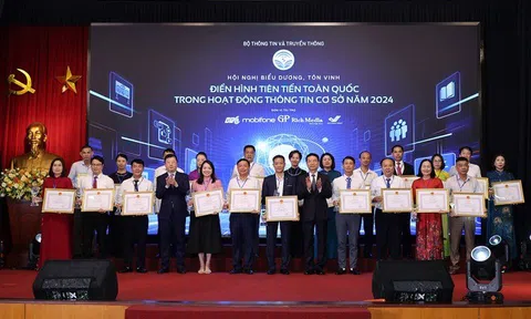 Tôn vinh điển hình tiên tiến trong hoạt động thông tin cơ sở năm 2024