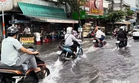 Tp.HCM: Đường bị ngập, người dân cứ phản ánh lên tổng đài để được giải quyết