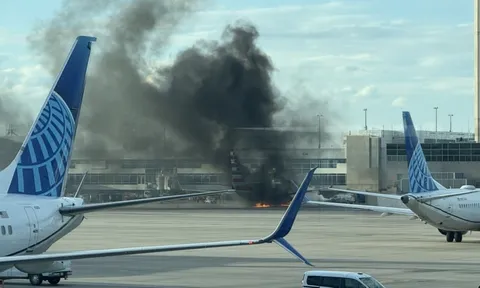 Vụ cháy máy bay tại Mỹ: Ít nhất 12 người bị thương