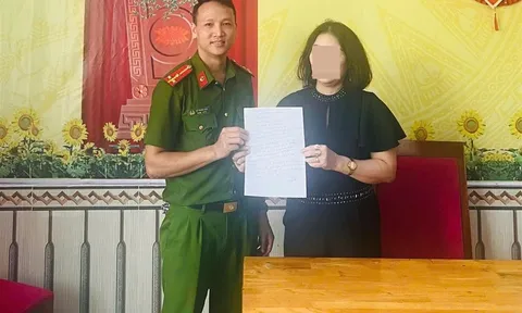 Bỏ quên tài sản trị giá khoảng 500 triệu đồng, người dân được Công an phường hỗ trợ tìm kiếm và trao trả