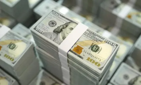 Đồng USD lao dốc kỷ lục kể từ 1973: Cảnh báo mới nhất về vị thế tài chính Mỹ?