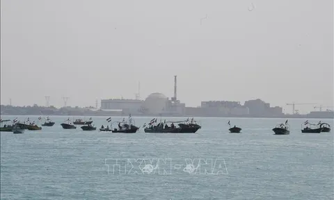 Tình báo Mỹ: Iran có động thái chuẩn bị gài thủy lôi ở eo biển Hormuz