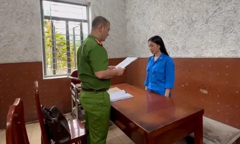 Danh tính "nữ quái" buộc 4 kg vàng quanh bụng khi qua cửa khẩu