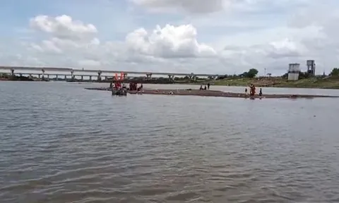 Thảm kịch: 5 người trong một gia đình bị nước cuốn trôi, 4 thi thể đã được tìm thấy, 1 người vẫn mất tích