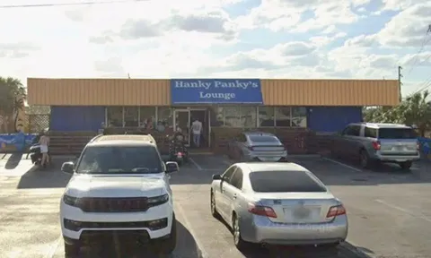 Phẫn nộ: Bé trai 18 tháng tuổi tử vong vì bị cha bỏ quên trong xe dưới trời nắng nóng suốt hơn 3 giờ