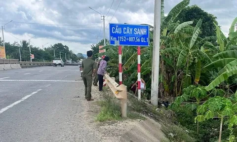 Xót xa: Chở con đi làm thủ tục dự thi tốt nghiệp THPT 2025, cha tông vào trụ điện tử vong, con trai bị thương nặng