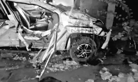 Xe đón dâu gặp nạn kinh hoàng: Chú rể cùng 4 người thiệt mạng khi ô tô đâm vào tường