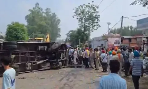 Tai nạn giao thông thảm khốc: Xe buýt bị lật, 8 người thiệt mạng, 20 người bị thương