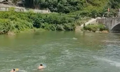 Chuyến bơi định mệnh: Người đàn ông chết đuối khi cứu cô gái bị cuốn trôi