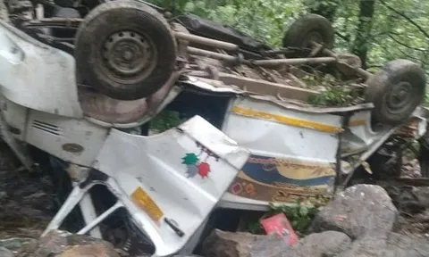 Tai nạn kinh hoàng: Xe khách lao xuống vực, 5 người chết, công an đang điều tra nguyên nhân