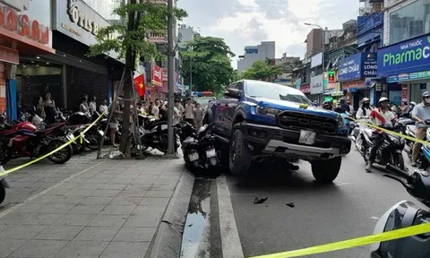 Vụ tông xe kinh hoàng ở Hà Nội: Tài xế vừa mua xe, nổ máy thì bất ngờ xe bán tải chồm lên...