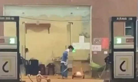 Vụ cháu bé 16 tháng tuổi bị xách ngược, ném xuống nền bê-tông: Bác dâu thừa nhận hành vi bạo hành, khai nguyên nhân gây phẫn nộ