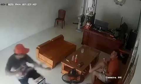 Đang ngồi hút thuốc trong nhà, người đàn ông bị chém đứt rời tay: Trích xuất camera, phát hiện tình tiết quan trọng
