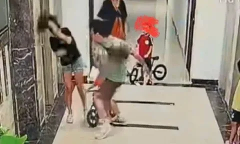 Vụ clip người đàn ông xăm trổ hành hung dã man cô gái trẻ ở sảnh chung cư Hà Nội: Camera ghi lại khoảnh khắc kinh hãi, công an vào cuộc