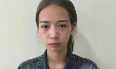 Vụ vợ trẻ dùng dao đâm chồng tử vong ở Phú Thọ: Hàng xóm cung cấp chi tiết "đặc biệt", nghi phạm chụp ảnh ngồi khóc đăng Facebook