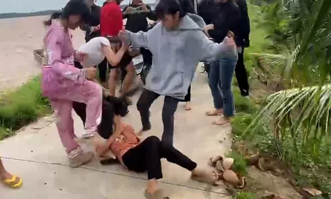 Vụ nữ sinh lớp 7 bị đánh hội đồng dã man ở Vĩnh Long: 1 phút 15 giây kinh hãi, hé lộ nguyên nhân rùng mình