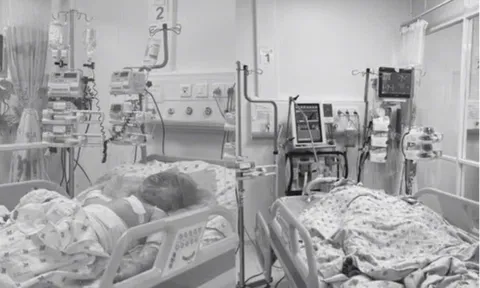 Nghi án cha phóng hỏa phòng trọ, hai con nhỏ nguy kịch: Kinh hãi hiện trường, 2 cháu bé quần áo bị cháy, cơ thể toàn màu đen đã bất tỉnh