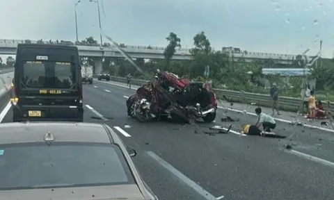 Tai nạn giao thông trên cao tốc Hà Nội- Hải Phòng, xe ô tô con bị "vò nát", người văng xuống đường: Nhân chứng tiết lộ khoảnh khắc kinh hoàng