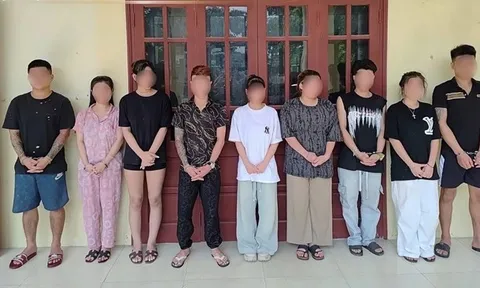Bắt quả tang 5 nữ, 4 nam làm "điều mờ ám" trong phòng trọ ở Ninh Bình