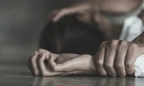 Vụ bác sĩ hiếp dâm nữ bệnh nhân ngay tại phòng khám phụ khoa: Nạn nhân hoảng loạn, lập tức rời khỏi phòng khám đến báo công an