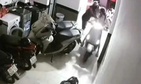 Vụ cô gái bị sàm sỡ, trộm túi xách tại chung cư mini ở Hà Nội: Camera tiết lộ "bộ mặt" của "kẻ biến thái"