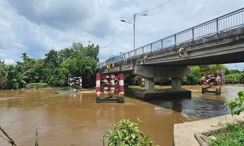 Vụ nam sinh rơi xuống kênh Xáng khi câu cá: Tìm thấy thi thể, nỗi đau xé lòng của người mẹ