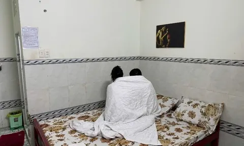 Bắt quả tang 2 chân dài "đi khách" giá 400.000 đồng: Kiểm tra các phòng nghỉ, phát hiện thêm "bí mật động trời"