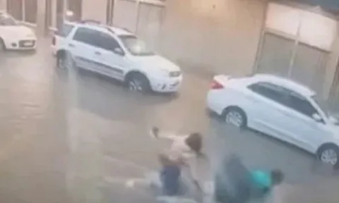 Lội nước để đến lớp học, nữ sinh 17 tuổi bị điện giật tử vong thương tâm: Camera ghi lại giây phút cuối cùng ám ảnh