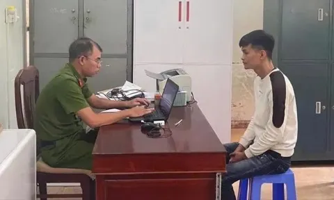 Vụ "chê" giá mì gói đắt, thanh niên xăm trổ đạp vào bụng thai phụ ở tiệm tạp hóa: Trần Triệu Quí bị khởi tố, tiết lộ lời khai