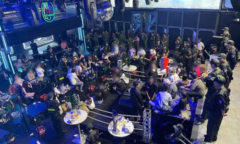 Cảnh sát đột kích quán bar, karaoke ở Cần Thơ, phát hiện 16 "dân chơi" dương tính ma túy