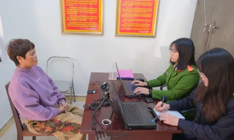 Bắt quả tang 2 đôi nam nữ mua bán dâm giá 800.000 đồng/lượt: "Khách làng chơi" khai ra "tú bà" Nguyễn Thị Thắm