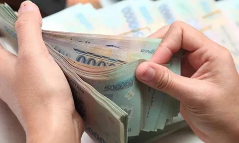 Người lao động bị tai nạn trong lúc làm việc được tiếp tục hưởng trợ cấp tai nạn lao động hằng tháng trong những trường hợp nào?