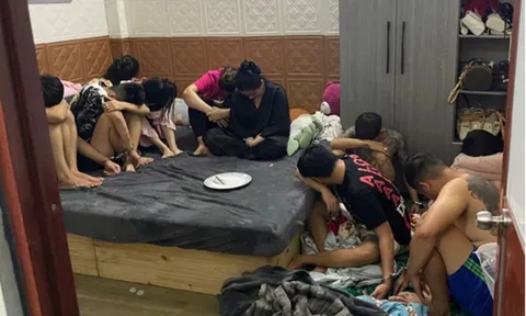 Phát hiện 5 nam, 5 nữ làm "điều mờ ám" trong căn nhà số 104