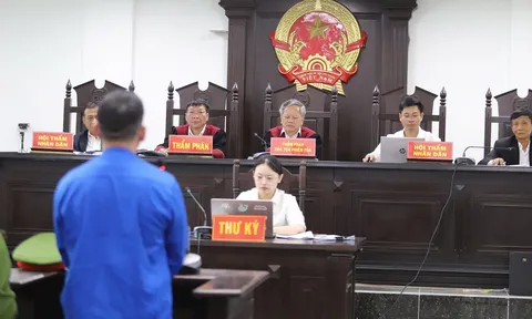 Ẩn nấp ném đá tình địch, kéo ra suối “kết liễu”, người đàn ông lĩnh 13 năm tù