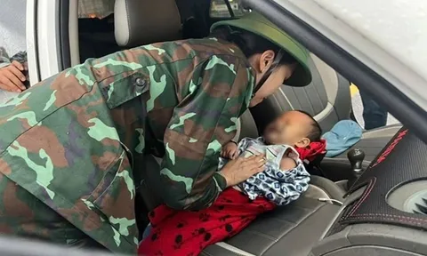 Kịp thời cứu sống bé 24 tháng tuổi rơi xuống dòng nước lũ ở Gia Lai