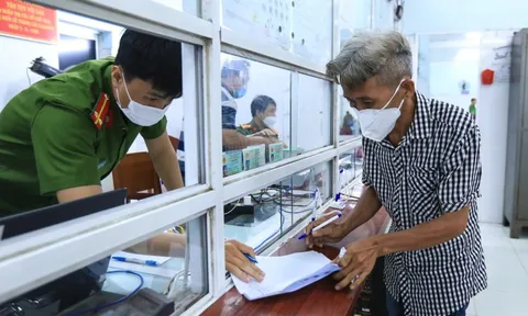 Không thay đổi nơi đăng ký cư trú khi chuyển nhà phạt đến 4 triệu đồng từ 15/12, chi tiết ra sao?