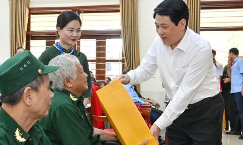 Tặng quà Tết Nguyên đán Bính Ngọ 300.000 đồng cho những đối tượng nào theo Quyết định 01/QĐ-CTN?