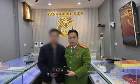 Nam sinh viên suýt trúng bẫy lừa, lấy vàng và tiền của gia đình đem bán