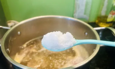 Sau tuổi 50 mà còn giữ 5 thói quen này, coi chừng liệt nửa người