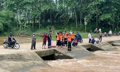Phú Thọ: Thanh niên bị cuốn trôi cùng xe máy khi đi qua ngầm tràn