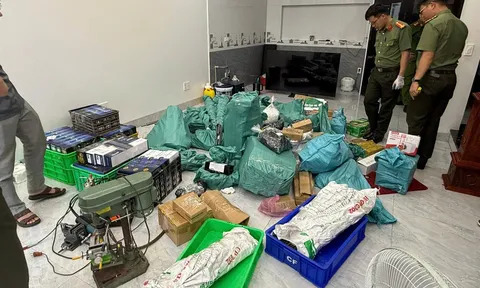 Choáng với ổ nhóm tự chế vũ khí như phim hành động rồi rao bán trên mạng xã hội