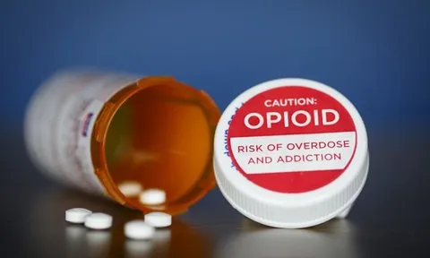 Người đàn ông suy hô hấp sau khi hút thuốc, bác sĩ lập tức cấp cứu