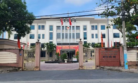 UBND huyện Đức Thọ (Hà Tĩnh) sử dụng ngân sách đấu thầu, nhiều gói tỉ lệ tiết kiệm "siêu thấp"