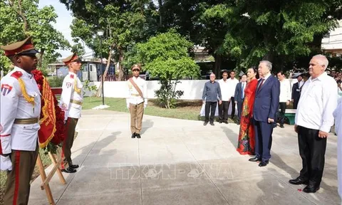 Tổng Bí thư, Chủ tịch nước Tô Lâm đặt vòng hoa tại Tượng đài Chủ tịch Hồ Chí Minh ở La Habana