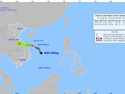 Dự báo áp thấp nhiệt đới áp sát bờ biển miền Trung, đổ bộ chiều nay (15/7)