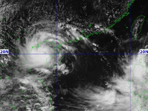 Tín hiệu về bão số 2 giật cấp 12, tiếp tục mạnh lên trong 12 giờ tới